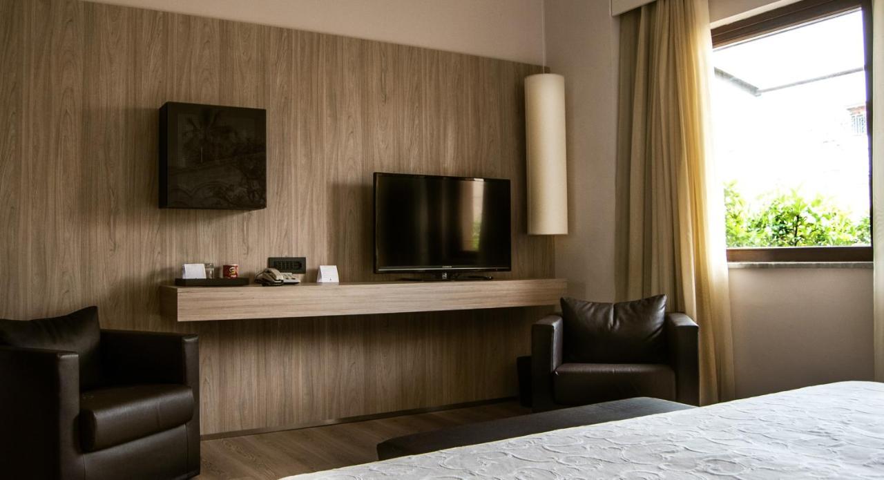 Federico Ii Central Palace Hotel 4*